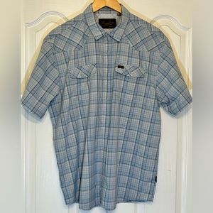 Howler Brothers men’s large vented, snap button up short sleeve shirt